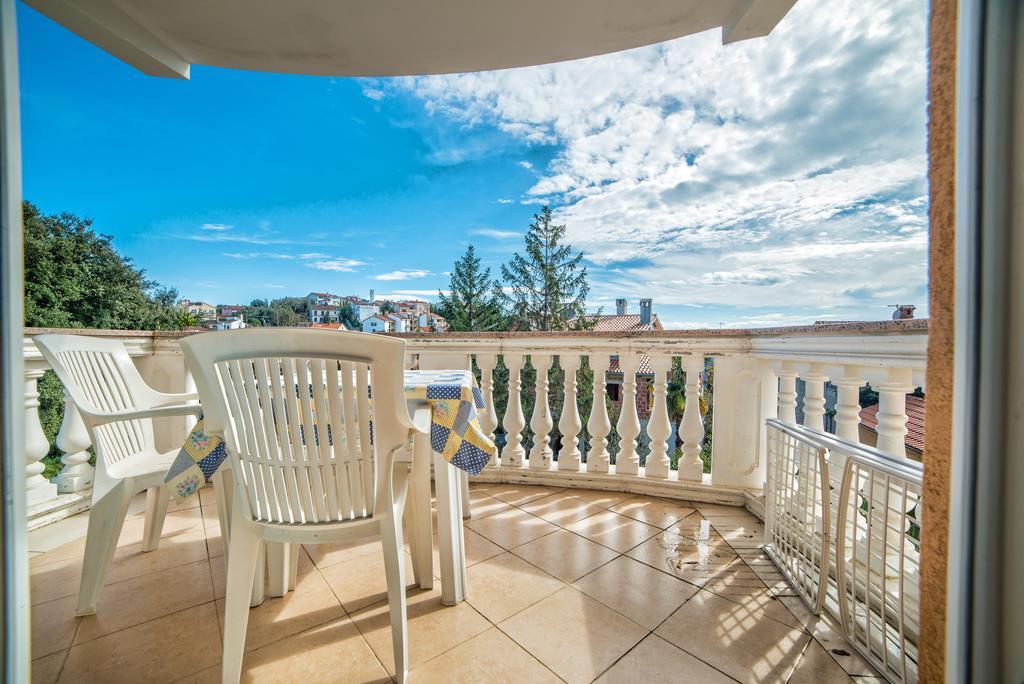 Apartments Canaria Pula Exterior photo