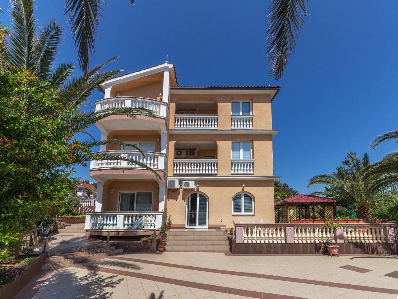Apartments Canaria Pula Exterior photo