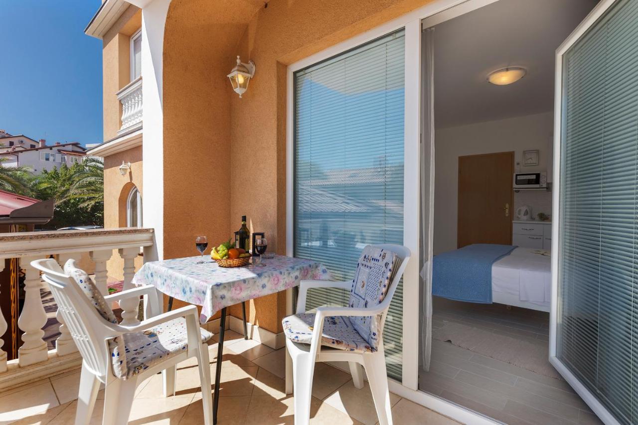 Apartments Canaria Pula Exterior photo