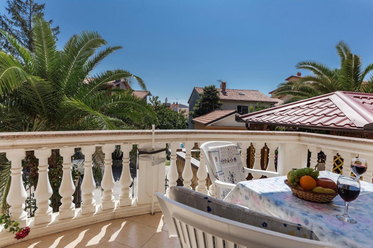 Apartments Canaria Pula Exterior photo