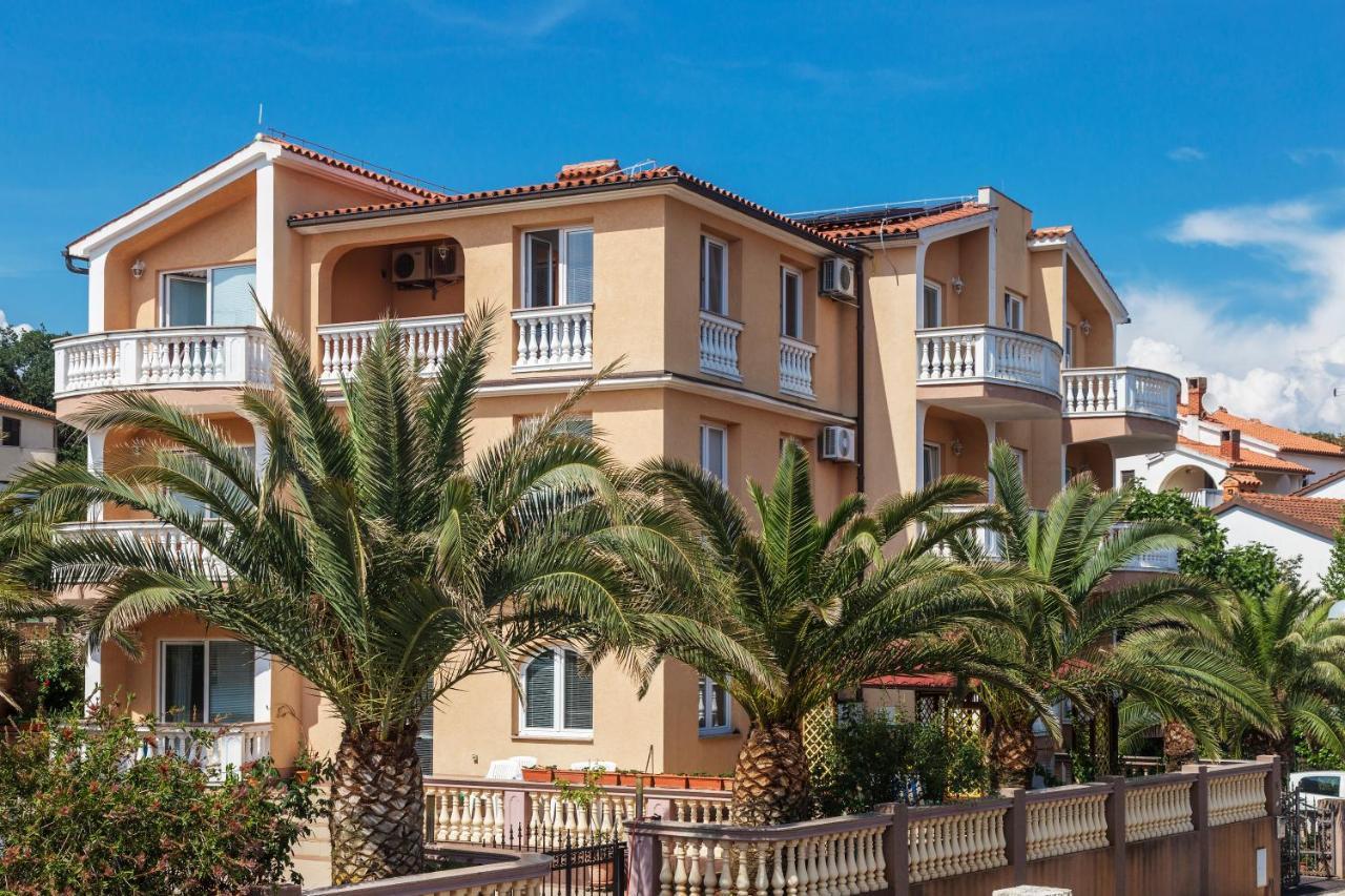 Apartments Canaria Pula Exterior photo
