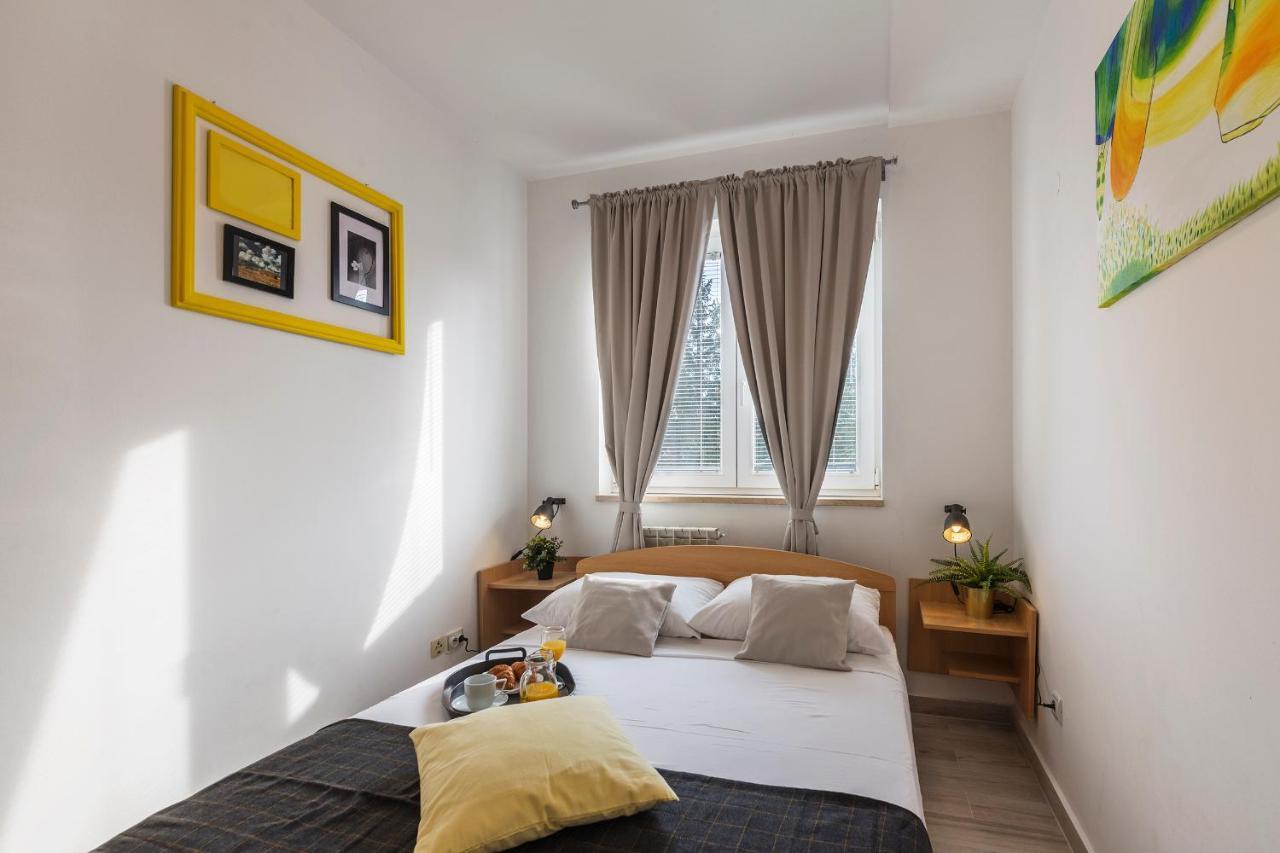 Apartments Canaria Pula Exterior photo